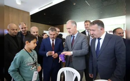 İnegöl’de Bilim Şenliği Başladı: Öğrenciler ve Vatandaşlar Bilimle Buluşuyor