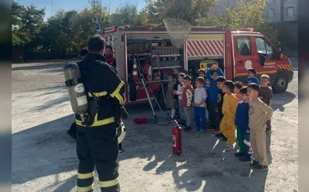 Ağrı Belediyesi İtfaiye Müdürlüğü Öğrencilere Uygulamalı Yangın Güvenliği Eğitimi Verdi