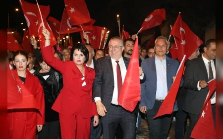 Edremit’te Cumhuriyet’in 102. Yılı Fener Alayı ve Şevval Sam Konseriyle Coşkuyla Kutlanacak