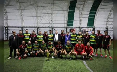 9 Eylül FK Cumhuriyet Kupası’nın Şampiyonu Oldu Edremit’te Heyecan Dolu Final Maçı Penaltılarda Sonuçlandı