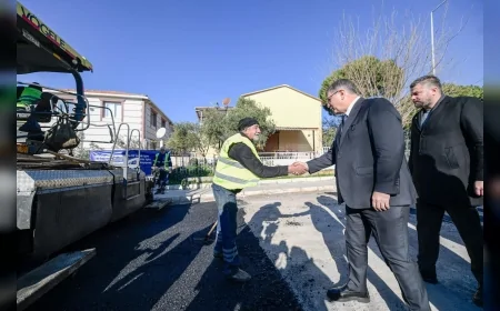 İzmir Büyükşehir Belediyesi’nin Asfalt Seferberliği 30 İlçede 500 Bin Tonu Aştı