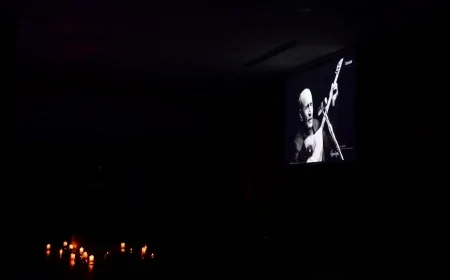 Çiğli’de Aşık Veysel Anısına Duygu Yüklü Gece: “Sevginin, Sabrın ve Umudun Simgesi” Türkülerle Yaşatıldı