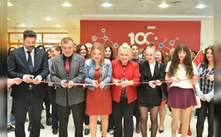 Ege Üniversitesinde “29 Ekim Cumhuriyet Bayramı Plastik Sanatlar Grup Sergisi” Atatürk ve Cumhuriyet Temasıyla Açıldı