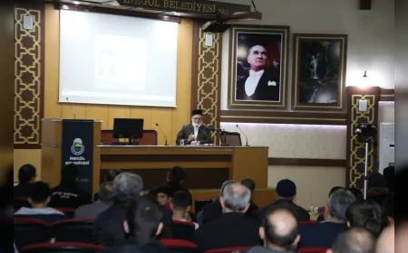 İnegöl’de “Aile Okulu” Seminerleri Devam Ediyor: Hasan Basri Balcı “Huzurlu ve Mutlu Aile” Konulu Sunumuyla Katıldı