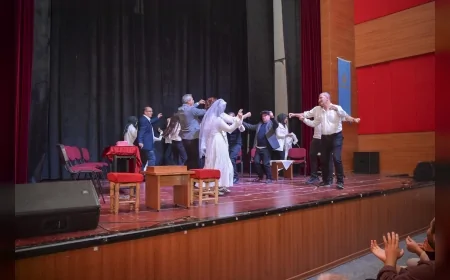 “Mahallede Tiyatro Var!” Projesi Beypazarı’nda Perdelerini Açtı: Aziz Nesin Uyarlaması “Hoş Geldin Azizim” Büyük İlgi Gördü