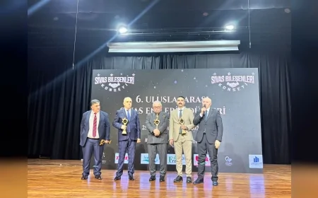 Doç. Dr. Emin Serin’e Uluslararası Sivas EN’leri’nde “Yılın Başarılı Diplomasi Elçisi” Ödülü Verildi