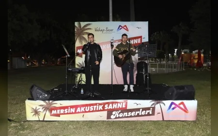 Mersin Sahilinde Akustik Sahne Konserleri Gençlerin Buluşma Noktasına Dönüştü