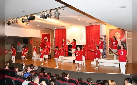 Çiğli Belediyesi Gençlik Tiyatrosu’ndan “O’nun Sayesinde” Oratoryosu: Cumhuriyet’in 102. Yılı Duygu Dolu Anlarla Kutlandı