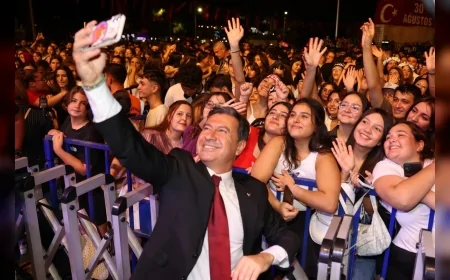 Ahmet Aras: “Cumhuriyet’in Işığı Yolumuzu Aydınlatmaya Devam Edecek, Bizler de O Işığı Geleceğe Taşıyacağız”