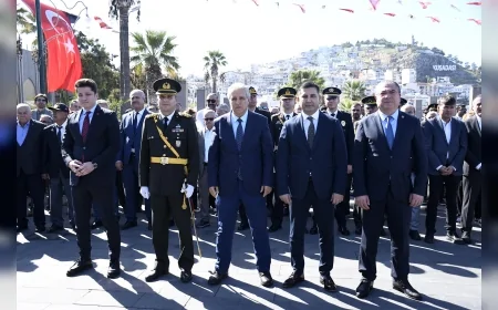 Kuşadası’nda Cumhuriyet’in 102’nci Yılı Atatürk Meydanı’nda Törenle Başladı
