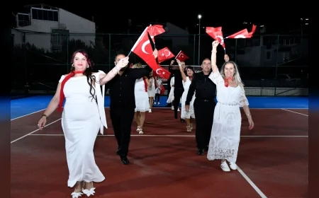 Kuşadası’nda Cumhuriyet’in 102’nci Yılı Tenis Coşkusuyla Kutlandı: Cumhuriyet Kupası Finalinde Spor ve Atatürk Sevgisi Buluştu