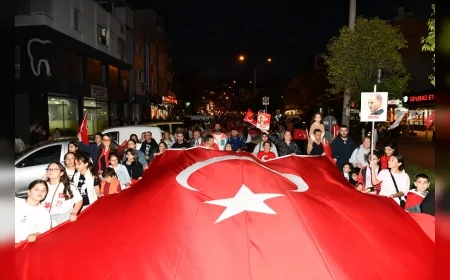 Çiğli’de “İstiklâlden İstikbale Büyük Cumhuriyet Yürüyüşü” Cumhuriyet’in 102. Yılında Coşkuyla Gerçekleşti