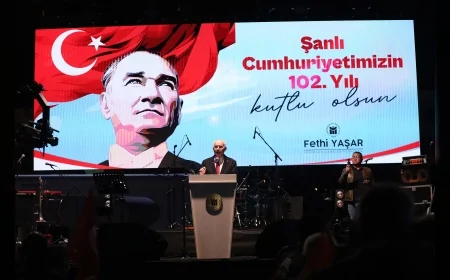 Yenimahalle’de Cumhuriyet’in 102’nci Yılı Coşkuyla Kutlandı: Burcu Güneş ve Manuş Baba Sahne Aldı