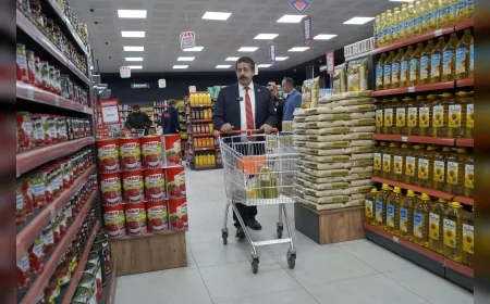 AK Parti’li Abdurrahim Fırat Erzurum Halk Pazarı Marketinde Alışveriş Yaptı: “Hem Üretici Hem Tüketici Kazanıyor”