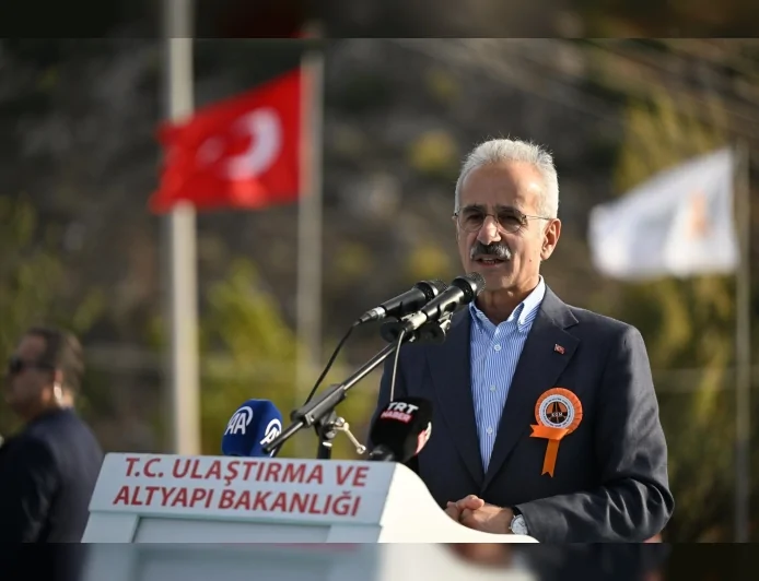 Abdulkadir Uraloğlu: “Toprakkale-İskenderun Devlet Yolu’nun Payas Geçişi Tamamen Kullanıma Açılmıştır”