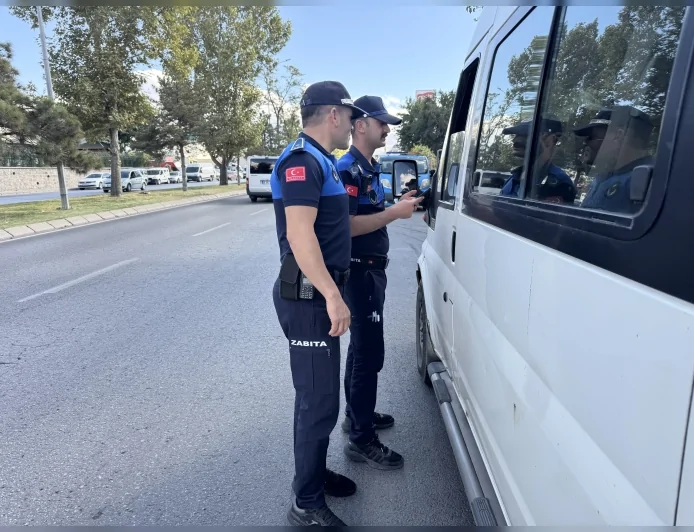 Kayseri Büyükşehir Zabıta Ekipleri Organize Sanayi Bölgelerinde İşçi Servislerine Yönelik Denetimlerini Sıklaştırdı
