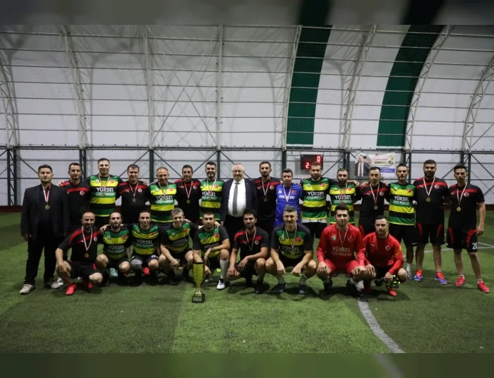 9 Eylül FK Cumhuriyet Kupası’nın Şampiyonu Oldu Edremit’te Heyecan Dolu Final Maçı Penaltılarda Sonuçlandı