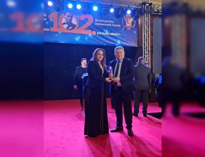 Prof. Dr. Aysun Bay ve SATKOF’a Bükreş’te Çifte Onur: “Avrupa’nın En Başarılı Türk Kadını” ve “En Başarılı Sivil Toplum Kuruluşu” Ödülleri Türkiye’ye