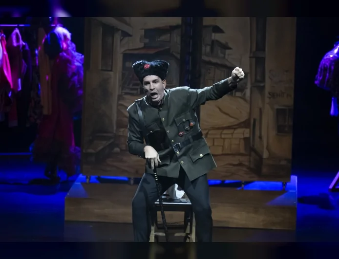 “Eyvah Nadir” Yeniden Mersin Sahnesinde: Şehir Tiyatrosu’ndan Hem Sanat Hem Sürpriz Dolu Gece