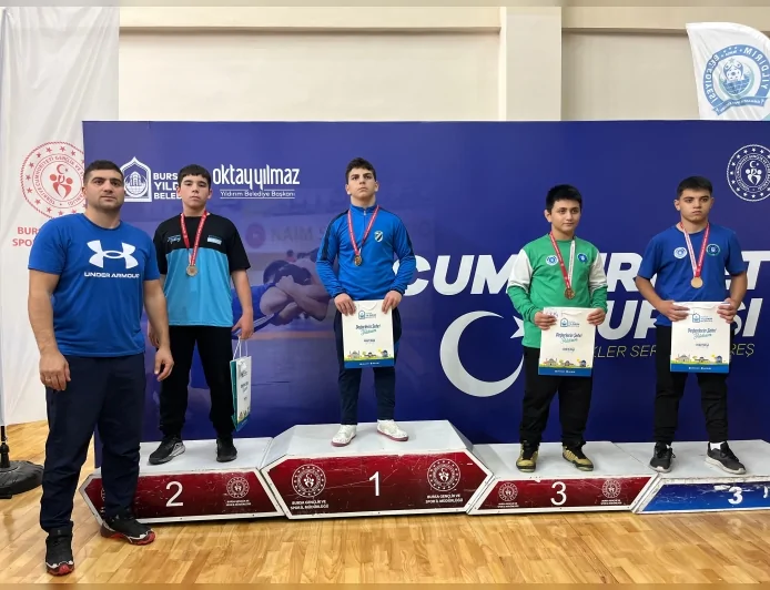 Yıldırım’da Cumhuriyet Coşkusu Sporla Taçlandı: Genç Güreşçiler 12 Madalya ile Şampiyonluk Elde Etti