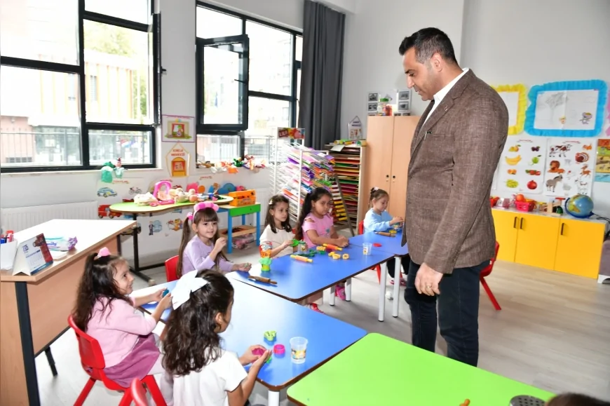 Çiğli Belediye Başkanı Onur Emrah Yıldız: "Öğrencilerimize halı saha sözü verdik"