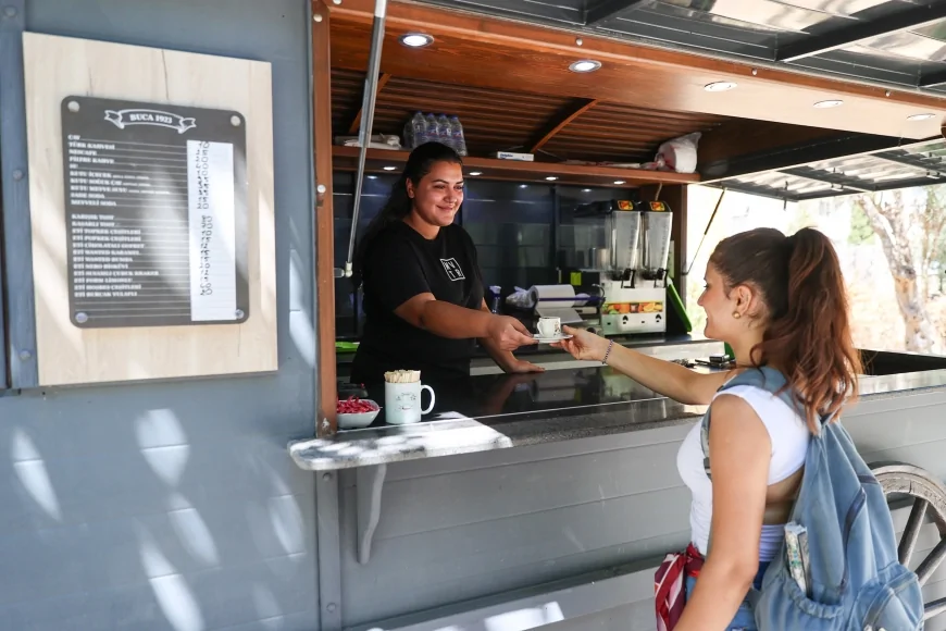 Buca Belediyesi öğrencilere ucuz kafe ve lokanta hizmetiyle bütçe desteği sağlıyor