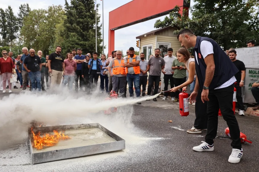 Antalya Büyükşehir Belediyesi personeline yangın eğitimi ve uygulamalı tatbikat düzenlendi