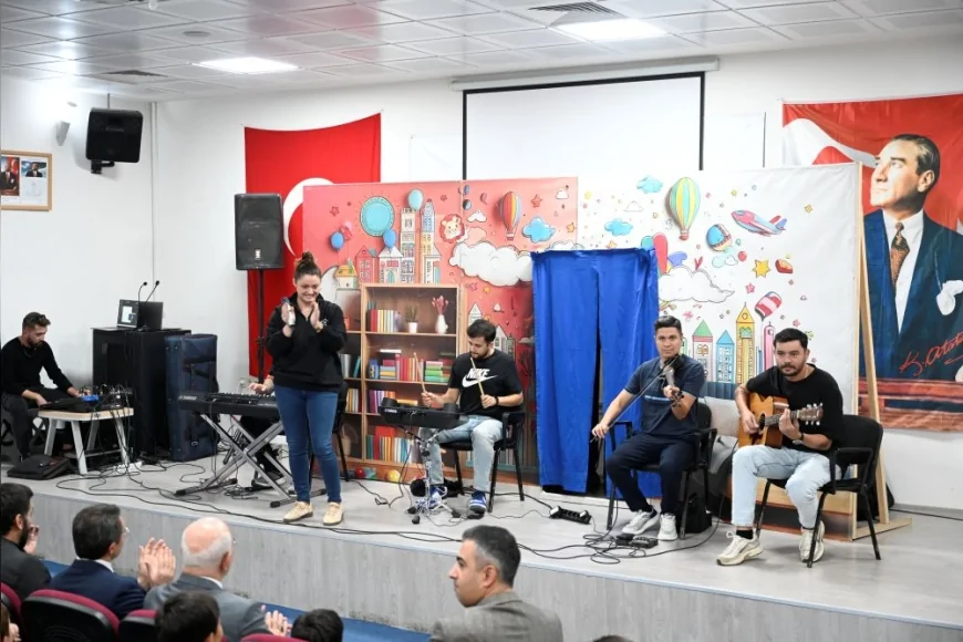 Uşak’ta “Renkli Düşler Duvar Projesi” ile çocuk evlerinde eğitim ve etkinlik alanları yeniden tasarlandı