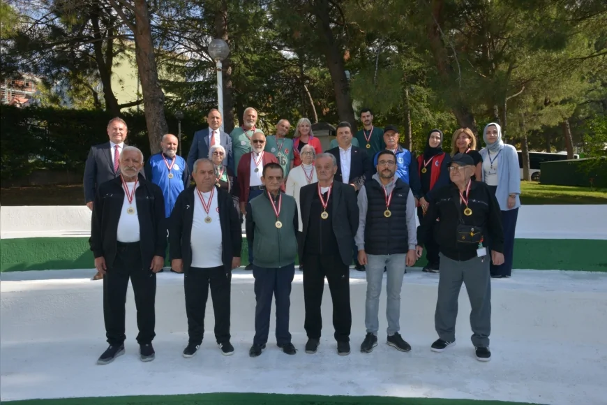 Bursa’da Dünya Yaşlılar Günü’nde Türkiye’nin ilk huzurevi pickleball sahası açıldı