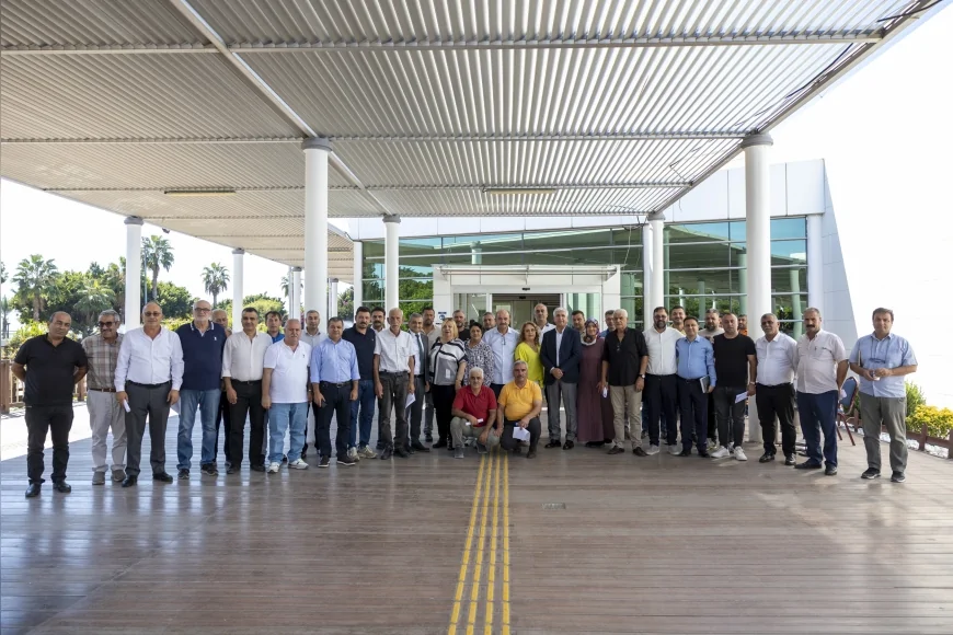 Mersin Büyükşehir, Akdeniz ilçesi muhtarlarıyla istişare toplantısında sorunları ve talepleri dinledi