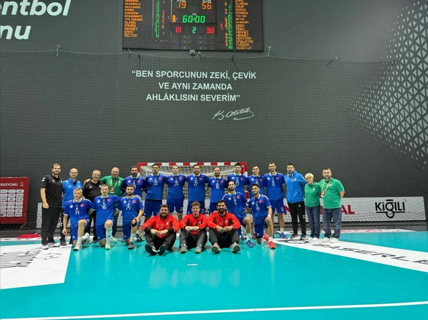 Nilüfer Belediyespor Erkek Hentbol Takımı Ankara deplasmanında farklı galip gelerek liderliğe yükseldi