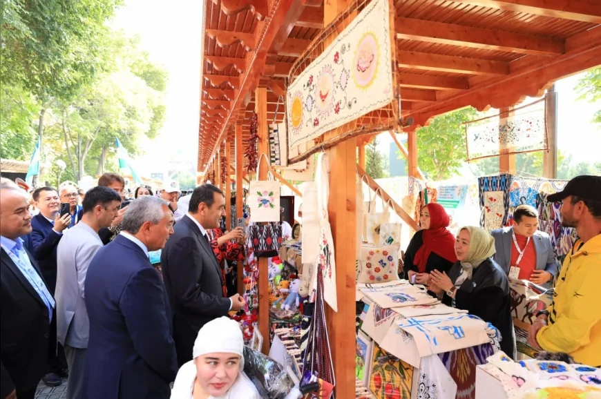Menemen çömlekçiliği Özbekistan’daki uluslararası festivalde iki ödül kazandı