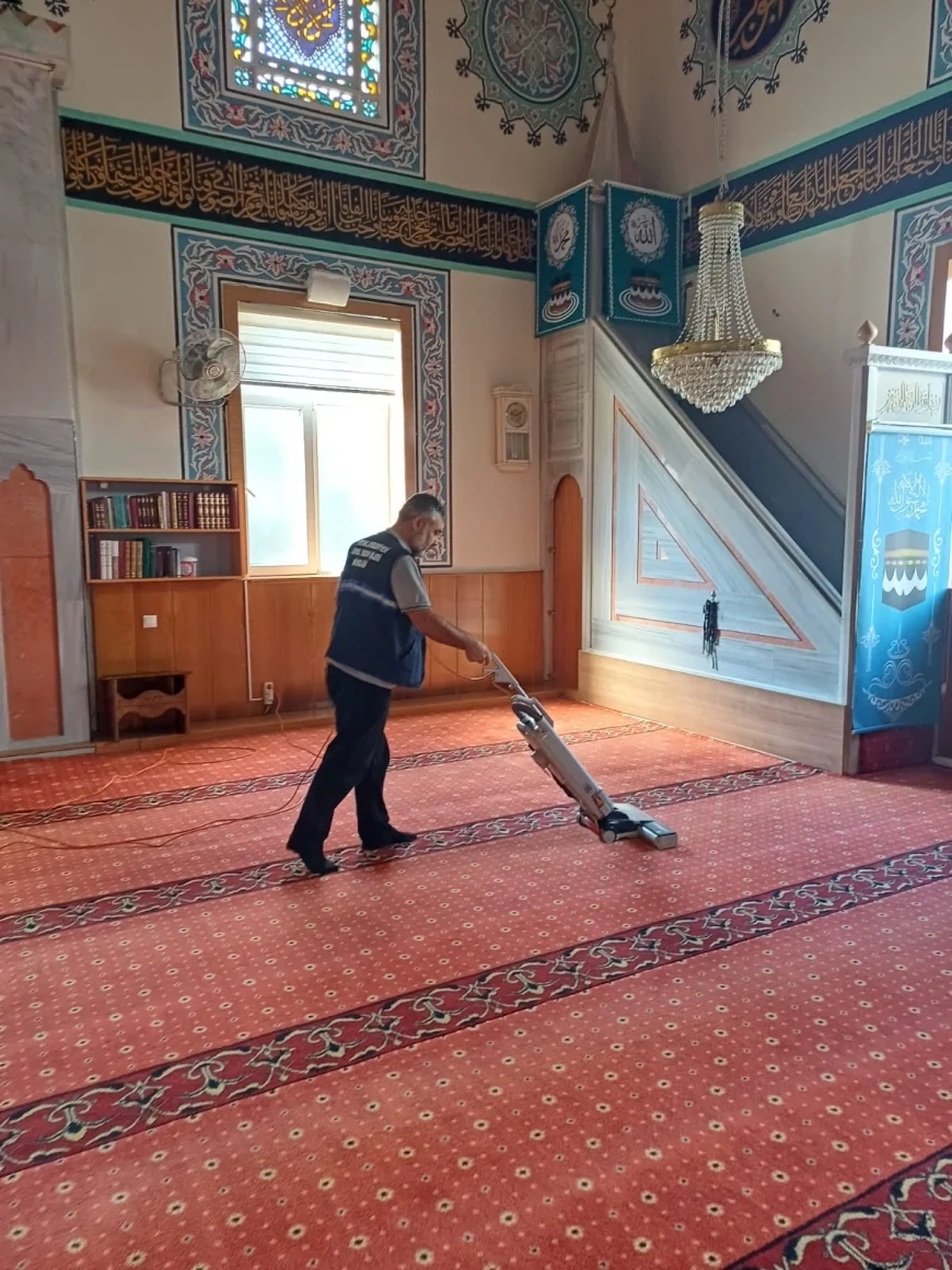 Pursaklar Belediyesi camilerde kapsamlı temizlik çalışmasıyla hijyenik ibadet ortamı sağlıyor