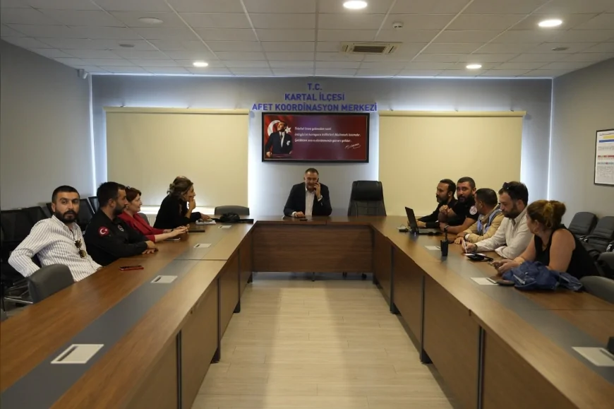 Marmara Ereğlisi açıklarında meydana gelen 5.3 büyüklüğündeki deprem sonrası Kartal’da acil değerlendirme yapıldı