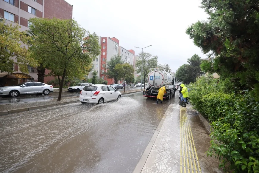 İzmir’de sağanak alarmı: İZSU 390 personel ile taşkın riskine karşı sahada