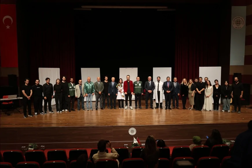 Muğla’da “Umut” tiyatro oyunu bağımlılıkla mücadele için sahnelendi, gençlere sanatla farkındalık mesajı verildi