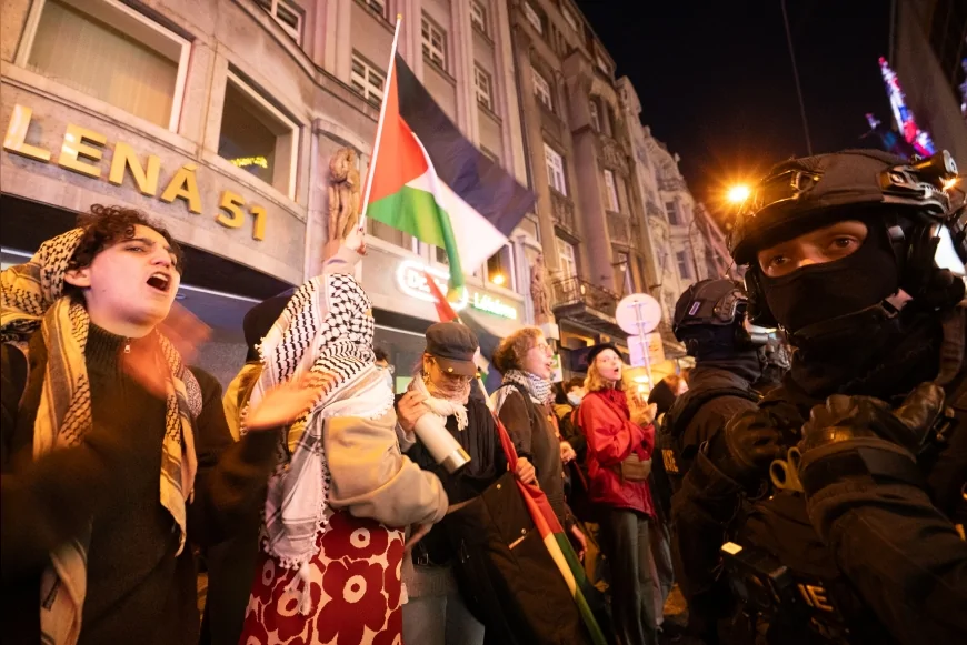 Prag’da Filistin protestosu: Göstericiler tramvay yolunu kapattı, polis müdahale etti
