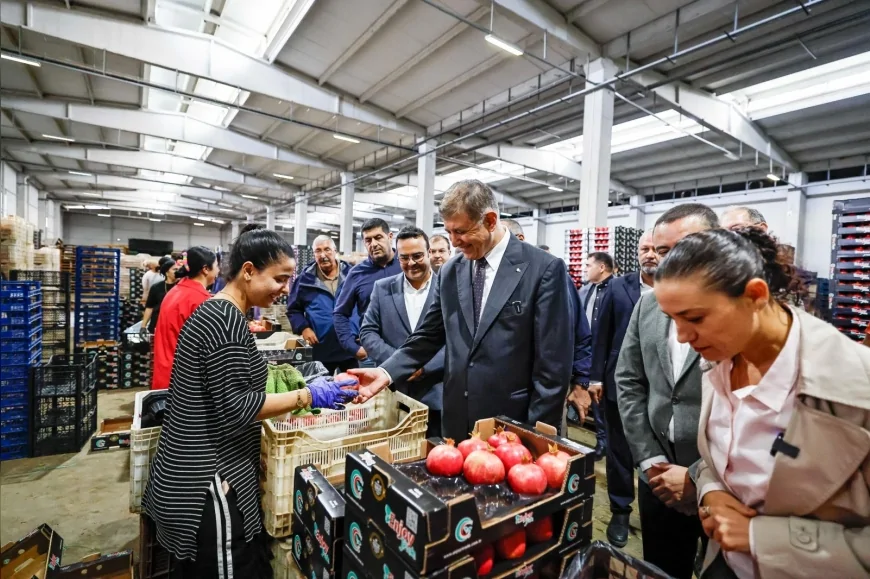 İzmir Büyükşehir Belediye Başkanı Cemil Tugay: "Gelecek çalışarak güzel olacak"