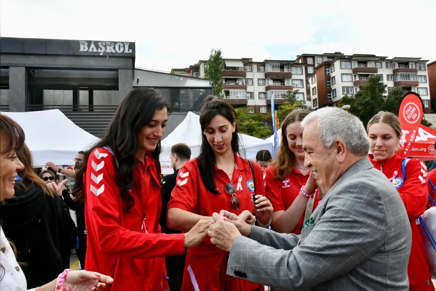 Nilüfer Belediyespor Eker yeni sezon öncesi taraftarıyla buluştu, Başkan Özdemir destek çağrısı yaptı