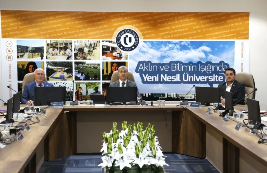Uşak Üniversitesi’nde Yeni Dönem Öncesi Güvenlik Tedbirleri Görüşüldü: Vali Aktaş Başkanlığında Toplantı Yapıldı