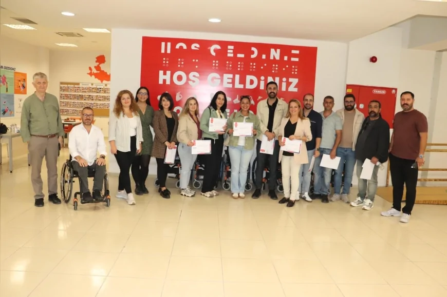 Buca Belediyesi personeli engelli bireylerin yaşamını deneyimledi: “Empati eğitimi” farkındalık oluşturdu