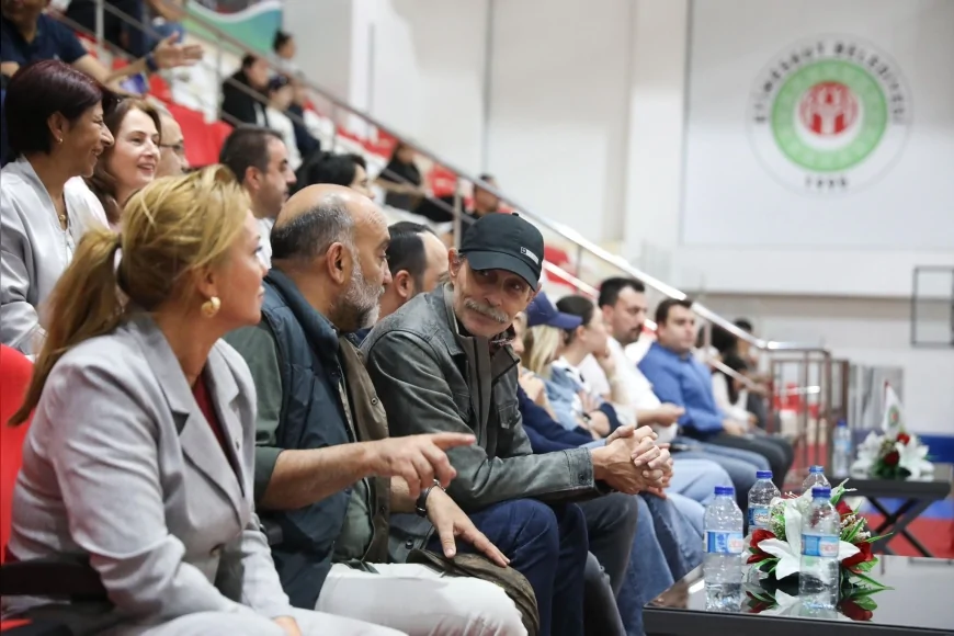 Erdal Beşikcioğlu: "Etimesgut Belediyesi olarak sporun ve sporcuların her zaman yanındayız"