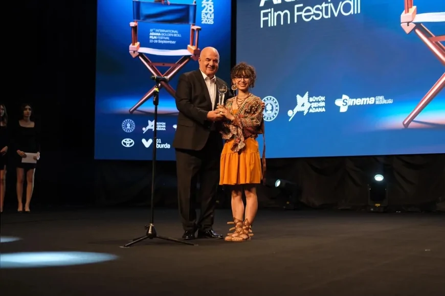 İnegöllü genç sinemacı Tuğçe Sönmez, Altın Koza Film Festivalinde “En İyi Canlandırma Film” ödülünü kazandı