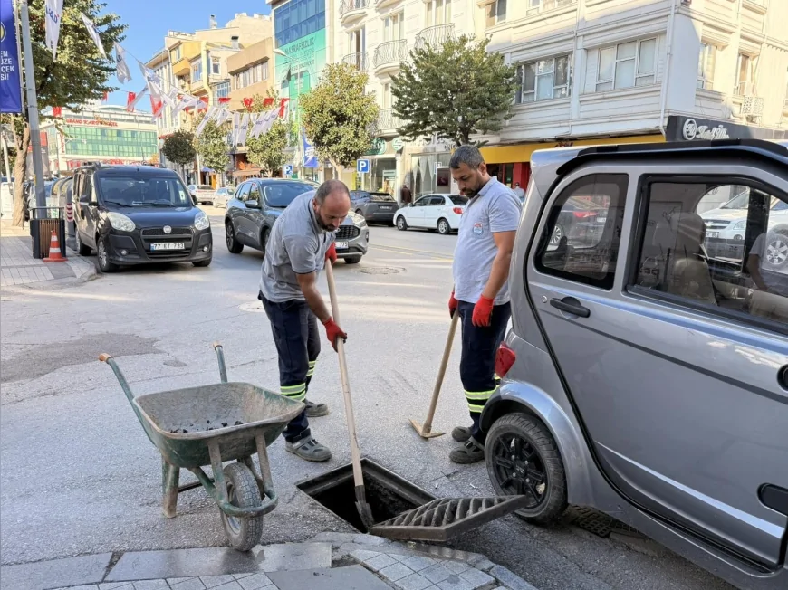 Yalova Belediyesi yağmur suyu hatlarında temizlik seferberliği başlattı