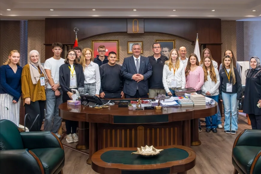 Yalova Belediye Başkanı Mehmet Gürel, Kardeş Şehir Rottenburg’dan Gelen Öğrencileri Ağırladı