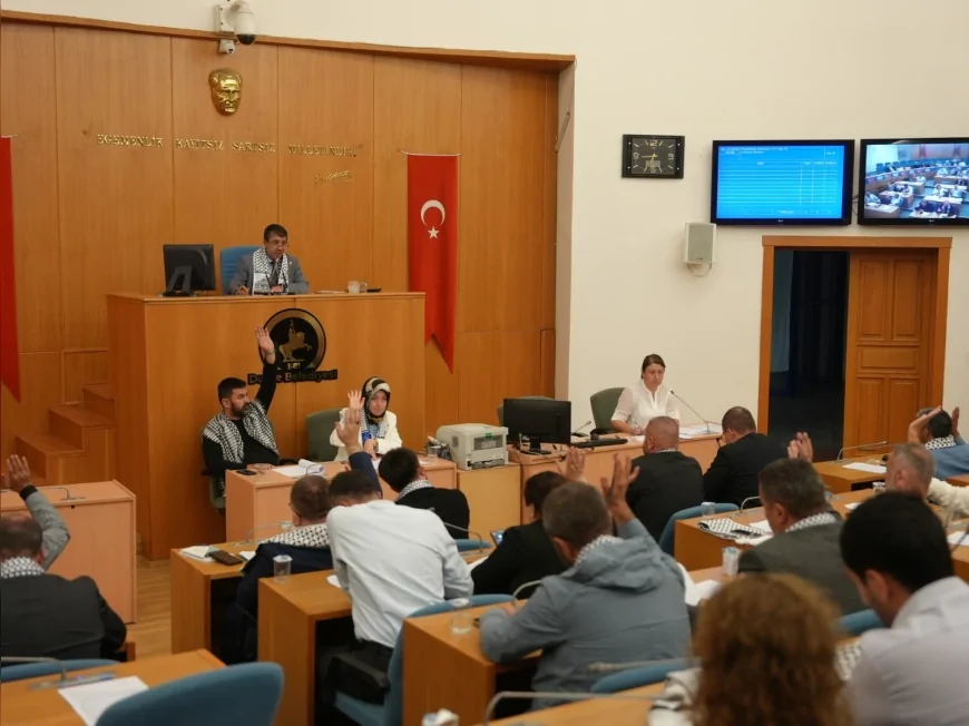 Düzce Belediye Meclisi 27 maddeyi görüştü: Hayvan bakımevleri DİKAB’a devrediliyor, ticari otopark yönetmeliği taslağı komisyonda