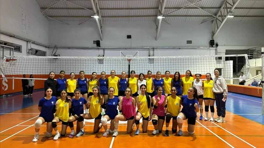 Mamak Belediyesi Voleybol Takımı, üç kategoride yeni sezona yoğun tempoyla hazırlanıyor