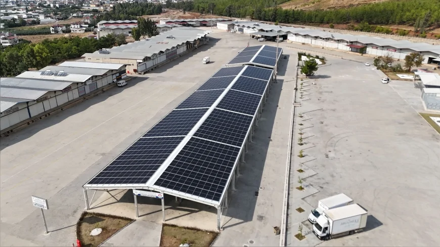 Muğla Büyükşehir Belediyesi Fethiye Karaçulha Hali’ne kurduğu güneş santraliyle yılda 1 milyon 250 bin kWh enerji üretecek