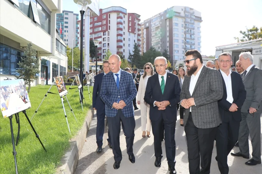 Yüksek İhtisas Üniversitesi’nde “Gazze ile Dayanışma Haftası” kapsamında seminerler, sergiler ve bağış kampanyalarıyla farkındalık oluşturuldu