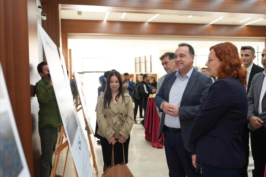 Manisa’da “Duvarda Sanat, Şehirde Hayat” projesiyle kent estetiğine yeni soluk: Genç sanatçılar duvarları renklendirdi